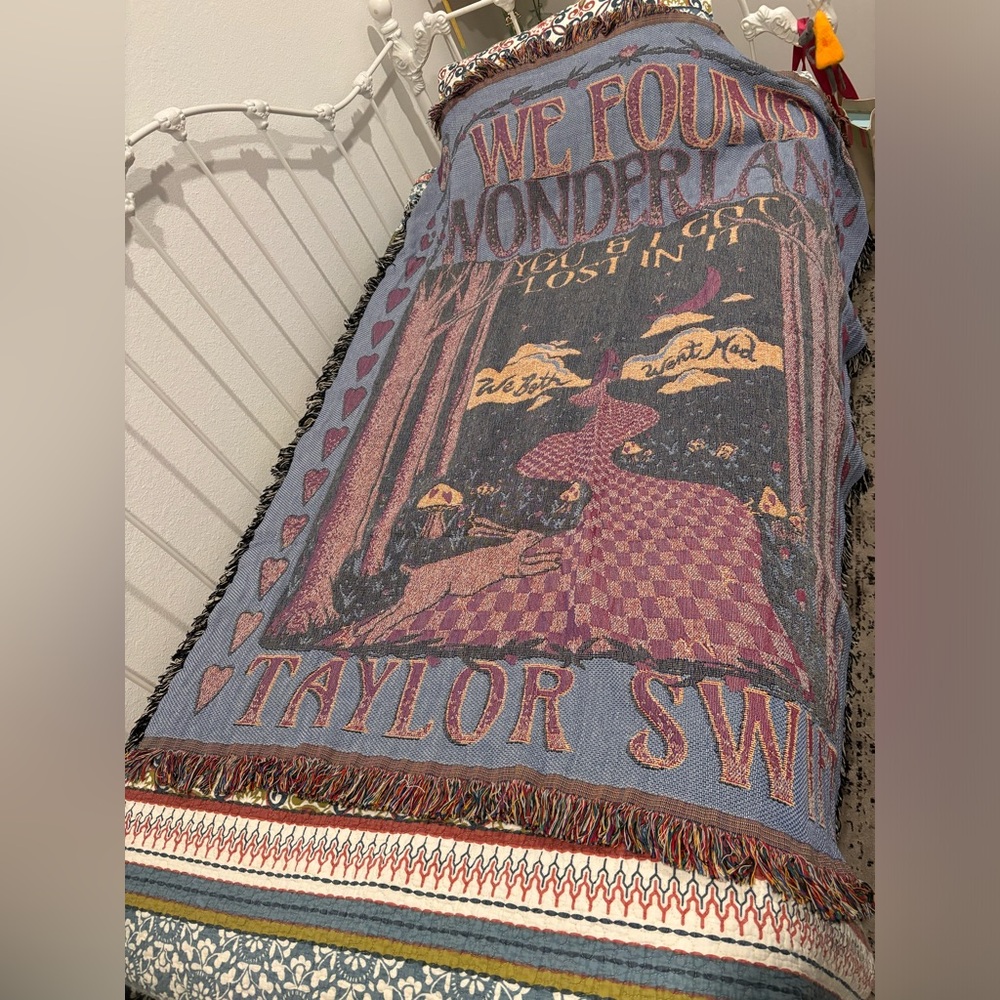 Authentic taylor swift wonderland official blanket from the first drop!